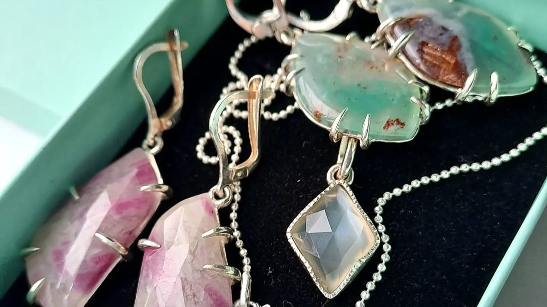 コーラル ブルートパーズ ネックレス ハワイ BellaAnela #750 宝石のブルーハワイネックレス・オパール、ルビー、アパタイト